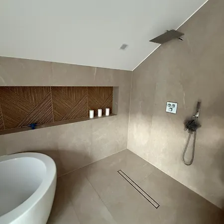 Modern Eco-friendly House With Terrace, Garden And Carport فيلة Dalberg